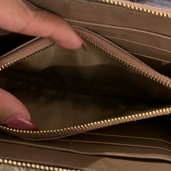 Prada zip around continental wallet - Picture 5 of 8